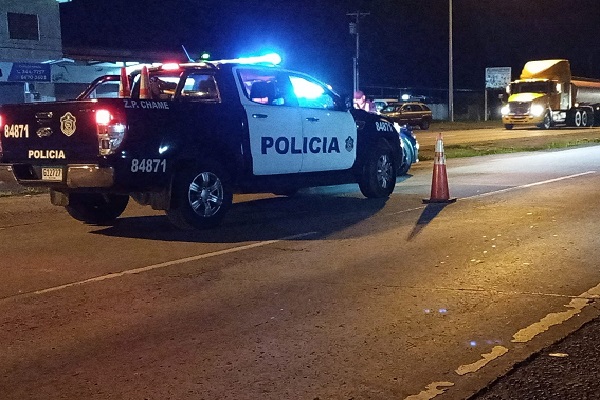 El accidente se registró cerca de las 11:00 de la noche en el sector de Agua Mina, distrito de Chame. Foto. Eric Montenegro