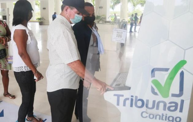 Recolección de firmas para los candidatos independientes. Foto: Cortesía Tribunal Electoral