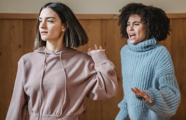 How to detect a toxic person?