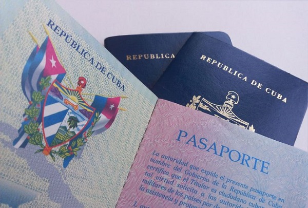 Pasaporte cubano. Tanto Cuba como Panamá solicitan visa a los ciudadanos de ambos países para ingresar a sus territorios. Foto tomada de Internet