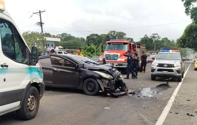 El accidente provocó un descomunal tranque vehicular. Foto / Diómedes Sánchez.