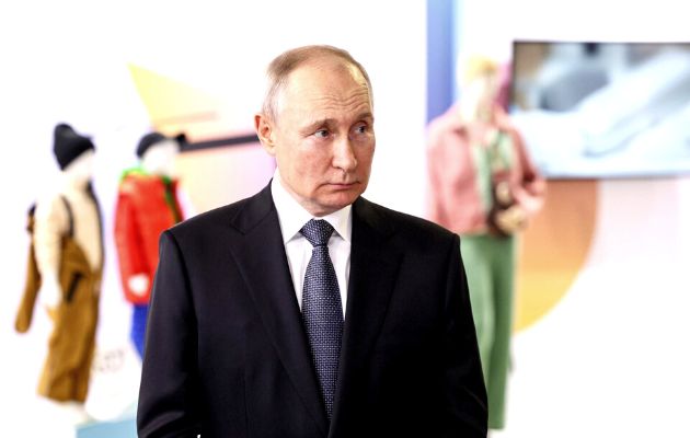 Una orden de arresto internacional pesa sobre el mandatario de Rusia, Vladimir Putin. Foto: EFE