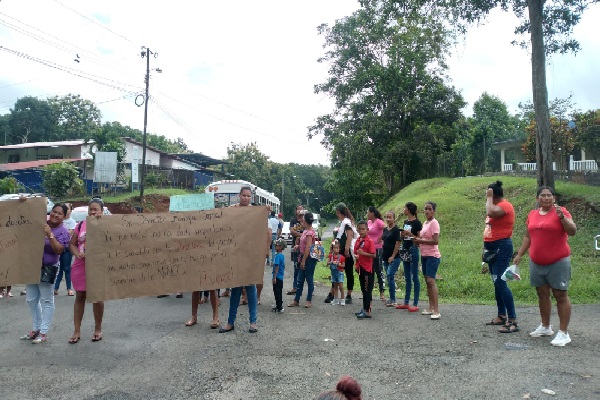 Por parte de los docentes de escuela también se ha solicitado al Meduca iniciar una investigación por supuestos manejos irregulares de los dineros del Fondo de Equidad y Calidad de la Educación. Foto. Diomedes Sánchez