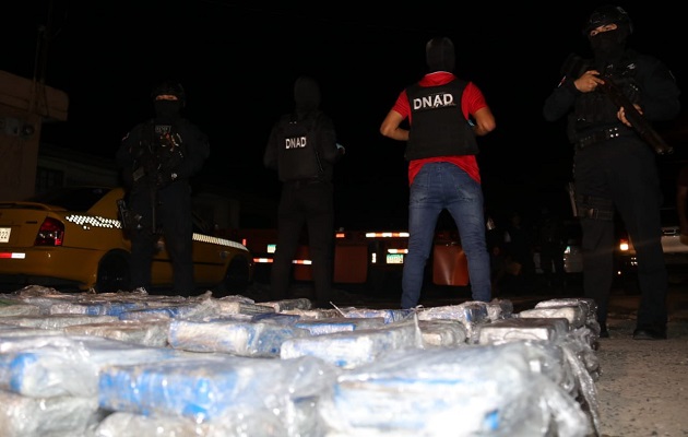 Las autoridades incautaron siete sacos que presuntamente contenían sustancias ilícitas. Foto: Cortesía/Policía Nacional