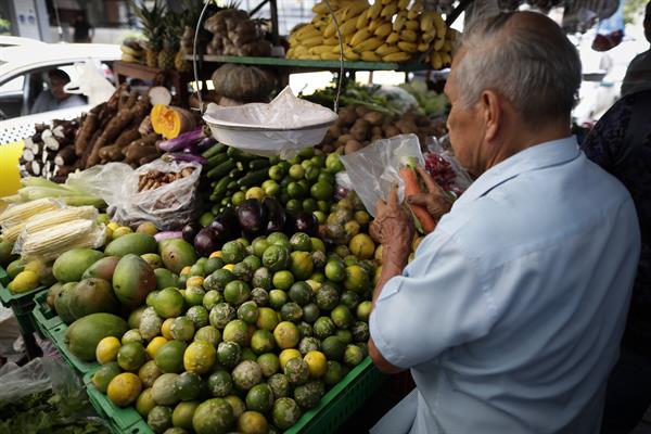 Panameños resienten los altos costos de los productos alimenticios.