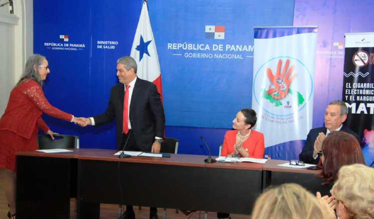 El Ministro de Salud, Luis Francisco Sucre, recibió una comisión de alto nivel presidida por la doctora Reyna Roa, representante de la Comisión Nacional para el Control del Consumo  del Tabaco.