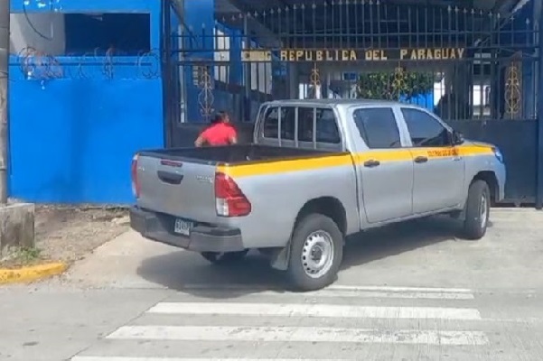 Se prevé que los jóvenes paseen a un centro de reclusión hasta que termine el proceso judicial en la que se determinará, entre otras cosas, el móvil que provocó este acto de agresión estudiantil. Foto. Diomedes Sánchez