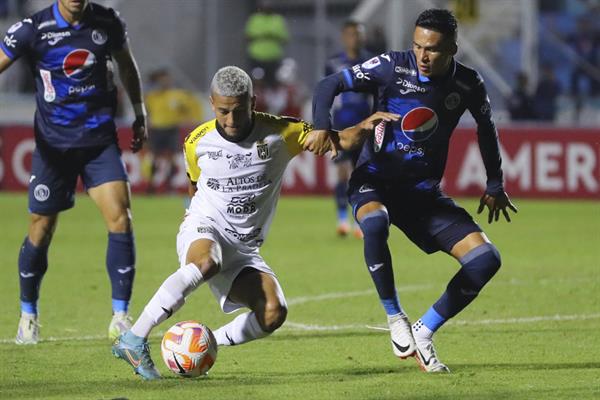 El Club Atlético Independiente de Panamá eliminó al Motagua de Honduras,  con un global de 3️⃣✖️1️⃣ clasifica a semifinales, espera al…