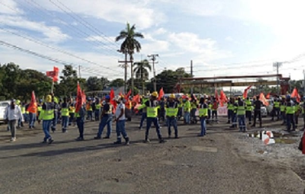 Cerca de las 8:00 a.m., la carretera fue reabierta. Foto: Diomedes Sánchez 