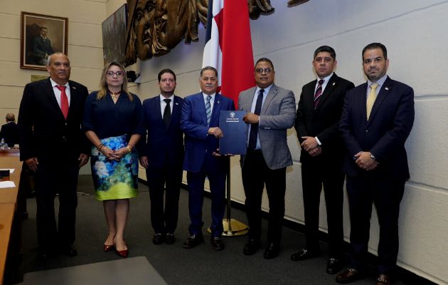 El Pleno Legislativo aprobó en tercer debate, el Proyecto de Ley 1100, sobre el contrato minero. Foto: Cortesía