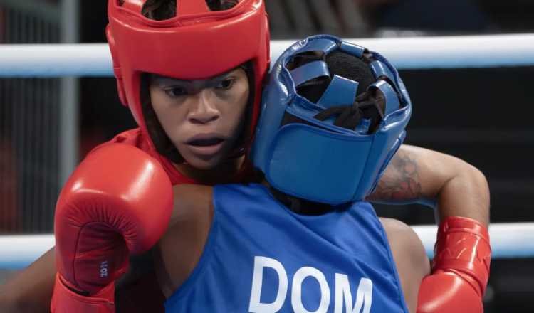 Yuliett Hinestroza de Panamá (rojo) venció a la dominicana, Novoanny Núñez en los 50 kilogramos en boxeo femenino en los Panamericanos. Foto: COP