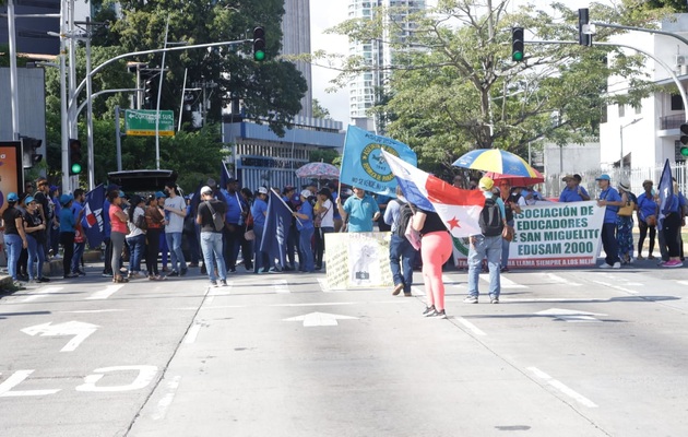 Las protestas afectan principalmente a los pequeños empresarios. Foto: Víctor Arosemena