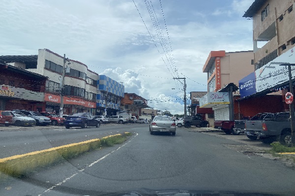 El movimiento comercial en La Chorrera es casi nulo por el cierre de calles y la falta de transporte. Foto. Eric Montenegro