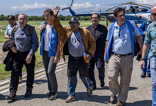 Luis Manuel Díaz (c), padre del futbolista Luis Díaz, del Liverpool, dejado en libertad hoy después de doce días secuestrado por la guerrilla del ELN. Foto: EFE