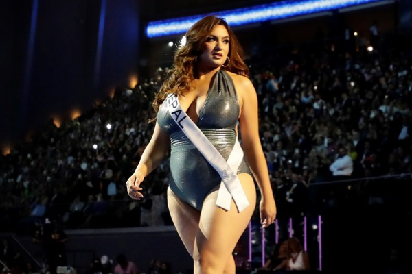 Jane Garret en su pasarela de vestido de baño. Foto: EFE