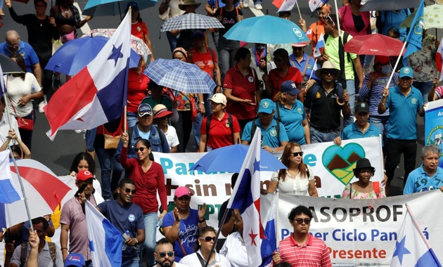 Educadores han advertido que seguirán en las calles hasta que no hay un pronunciamiento firme sobre la mina. Foto: Víctor Arosemena