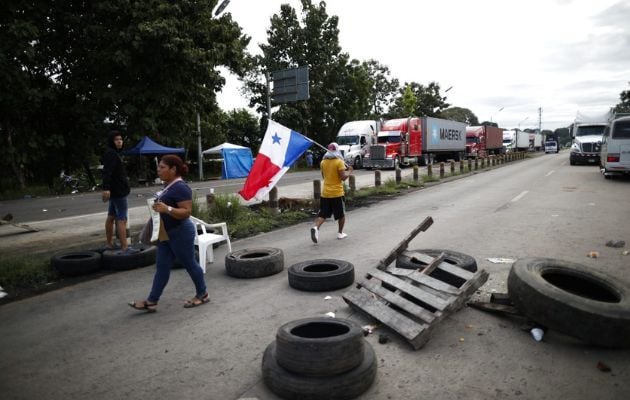 En varios puntos del país se registran cierres de calles. Foto: EFE