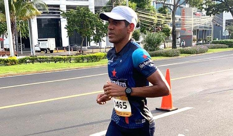 Jorge Enrique Castelblanco, ganó los 21 kilómetros de la Maratón Internacional de Panamá. yeyosport_