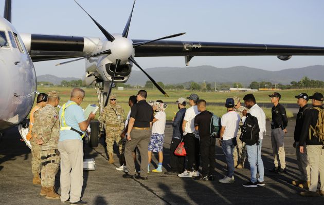 Panamá deporta y expulsa a un grupo de 30 ciudadanos colombianos, la mayoría migrantes. Foto: EFE