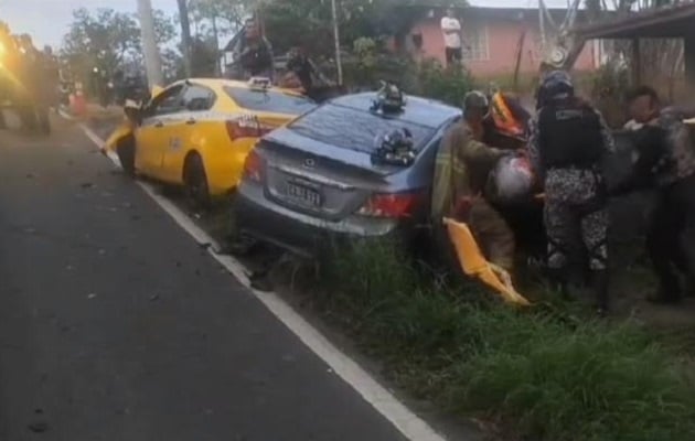 El taxista quedó en medio de la persecución. Foto: Cortesía