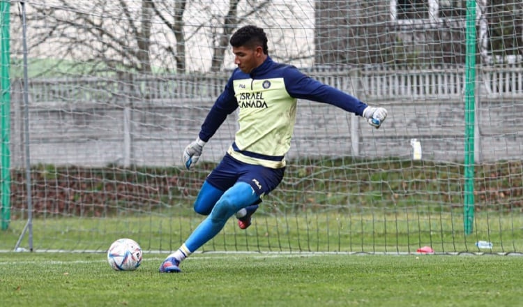 Orlando "Kuty" Mosquera durante unos entrenamientos de su equipo el  Maccabi Tel Aviv de Israel. Foto: Maccabitlvfc/Instagram