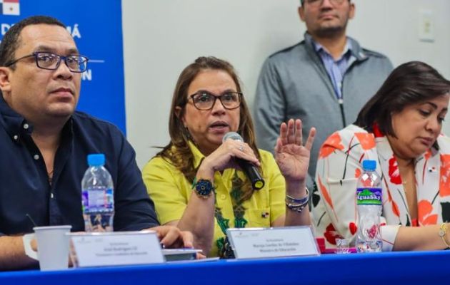 El acuerdo fue firmado a las 3:30 a.m. de este sábado en el Salón 105 de la Ciudad del Saber. Foto: Cortesía