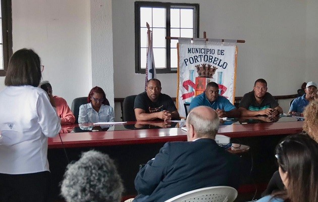 La ministra de Cultura, Giselle González Villarrué, ante el Consejo Municipal de Portobelo. Foto: Cortesía MiCultura