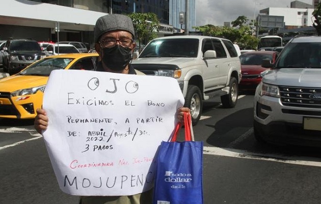 Jubilados llevan años luchando por su bono permanente. Foto: Grupo Epasa