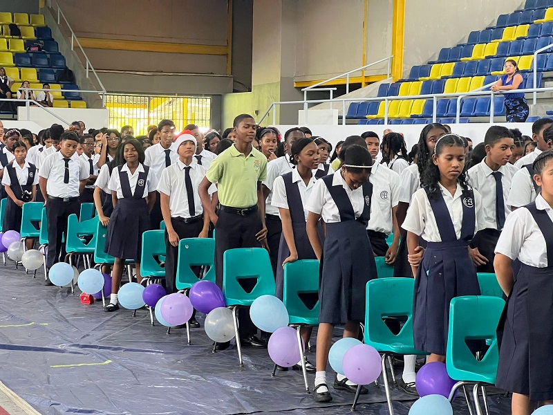 Los estudiantes fueron capacitados por unidades del Servicio Policial de Niñez y Adolescencia. Foto: Diomedes Sánchez ,