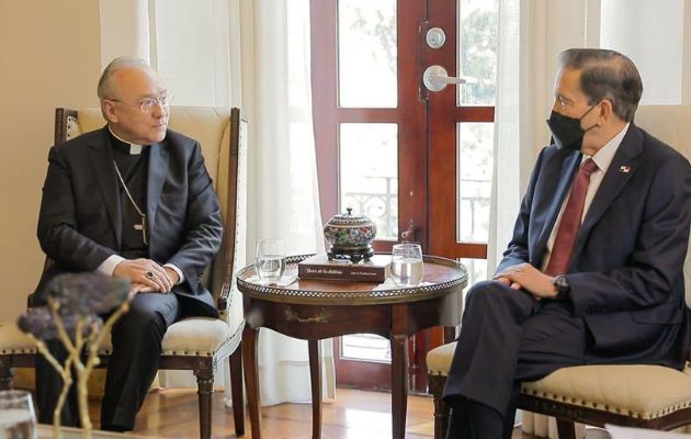  El presidente Laurentino Cortizo recibió a Monseñor Edgar Robinson Peña Parra. Foto: Cortesía Presidencia