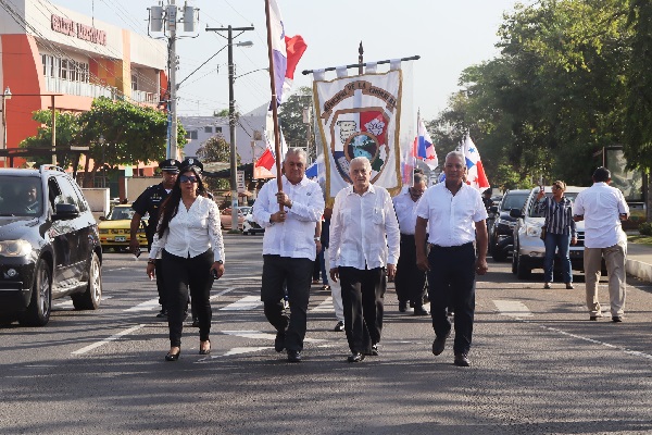 Este año, fue notoria la ausencia de los directores de instituciones de Gobierno al acto, el cual se viene realizando desde hace 17 años en el Parque 9 de Enero