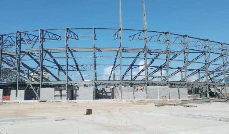 Trabajos en el estadio Roberto Mariano Bula de Colón. Fotos: Diómedez Sánchez S.