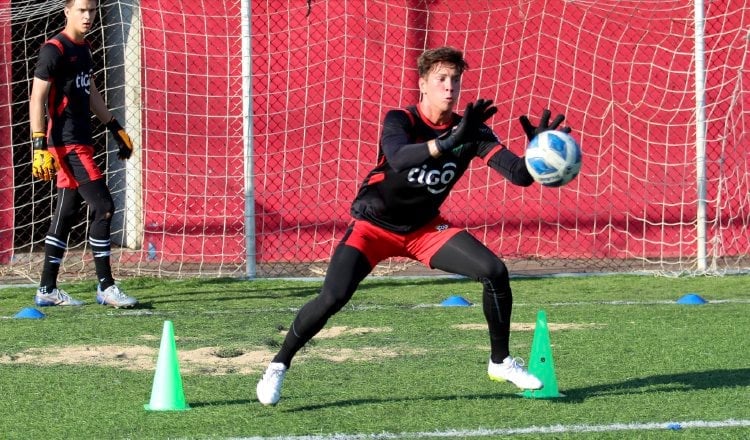 Lucca Bellina durante los entrenamientos de la Sub-20. Foto: Fepafut