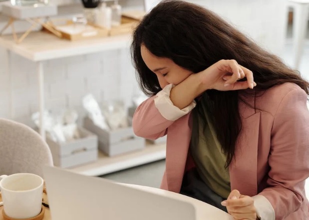 Se recomienda el lavado frecuente de las manos y mantener el distanciamiento físico. Foto: Pexels