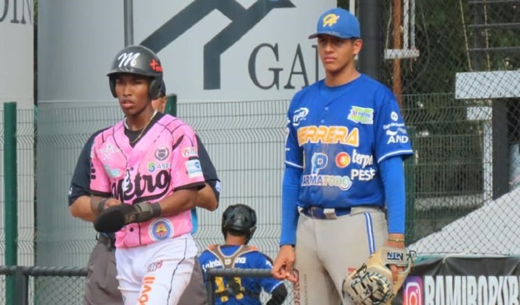 Panamá Metro se enfrenta a  Herrera en el estadio Juan Demóstenes Arosemena. Foto: Pandeportes