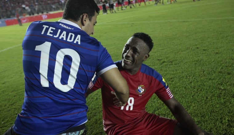 Luis Tejada, luego de clasificar al Mundial de Rusia en el estadio Rommel Fernández. Foto: Archivo