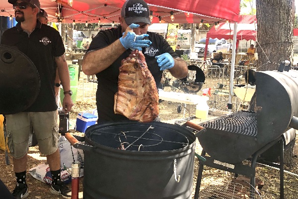 En este evento se incluye además de la degustación de carnes y productos frescos, un concurso de asados con carne de aves, res y cerdo, y este año añadiendo el pescado proveniente del área de Boca Parita. Foto. Thays Domínguez