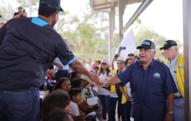  José Raúl Mulino realizó una gira médica integral en Antón, Coclé.