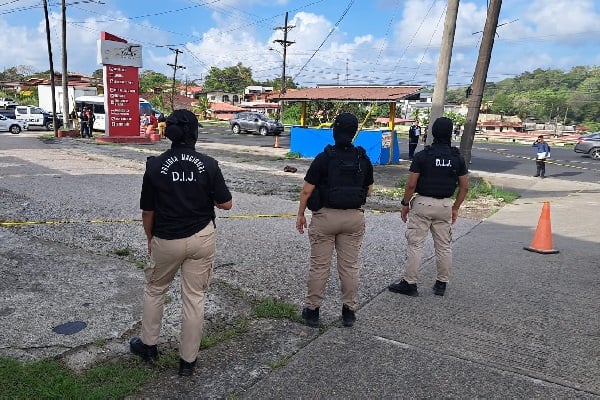 Las autoridades legaron al área del incidente para recabar la mayor cantidad de indicios posibles. Foto. Diomedes Sánchez