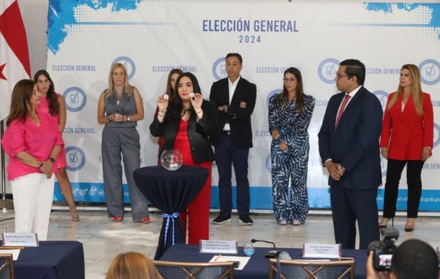 Sorteo del segundo debate presidencia. Foto: Cortesía Tribunal Electoral  