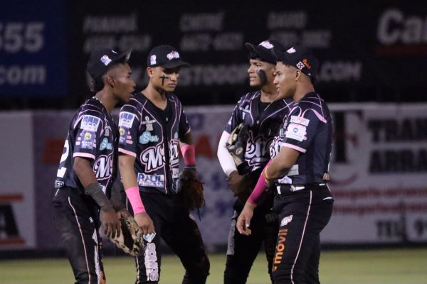 Panamá Metro tiene ventaja en la serie final del béisbol juvenil ante Coclé 2-0.