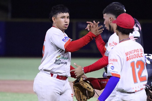 Coclé consiguió su cuarto título del béisbol juvenil. Foto: Fedebeis