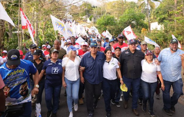 Recorrido de José Raúl Mulino por Burunga, en Arraiján. Foto: Cortesía