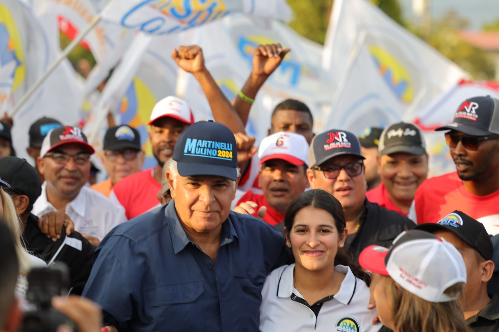 José Raúl Mulino recorre Burunga en Arraiján y promete seguridad, transporte y agua potable.