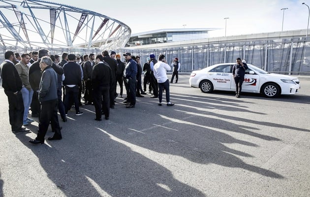 Uber subrayó hoy en un comunicado publicado que con el acuerdo espera dejar en el pasado los problemas con los taxistas. Foto: EFE