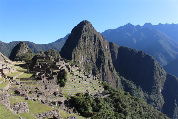 Vista general de la ciudadela prehispánica de Machu Picchu (Perú).