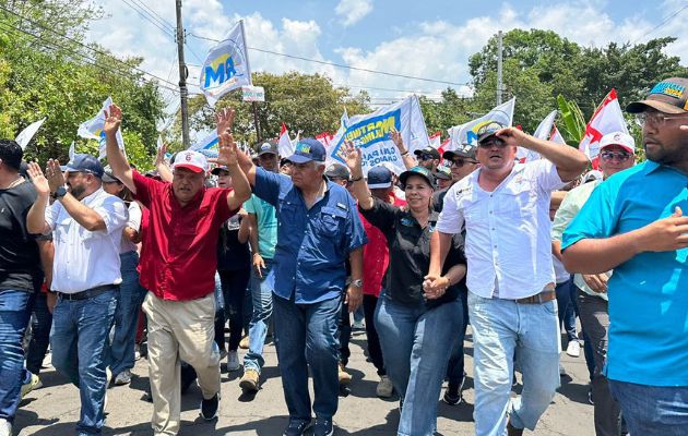 El candidato presidencial, José Raúl Mulino, recorrió algunos sectores de Chiriquí. Foto: Cortesía