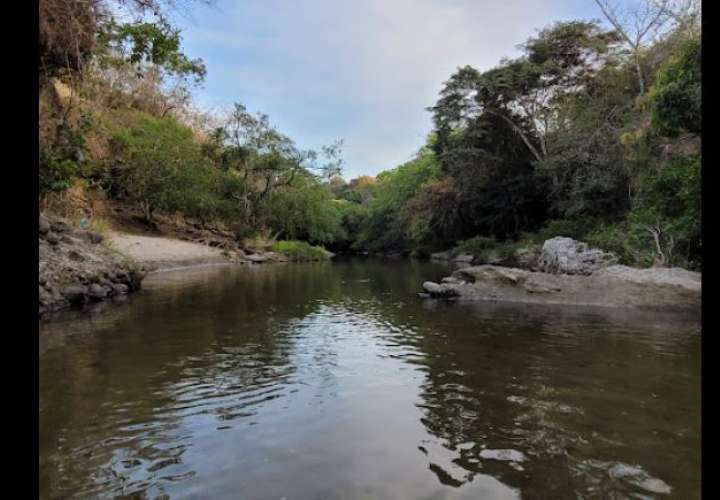 Ante la sospecha de una supuesta nueva extracción ilegal de agua, la alcaldía y MiAmbiente tienen previsto realizar la próxima semana una nueva inspección al cauce del río Mata Ahogado. Foto. Archivo