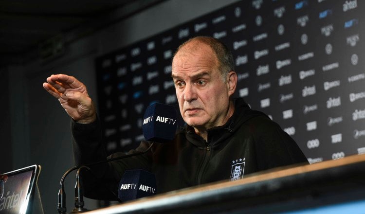 Marcelo Bielsa, técnico de Uruguay. Foto:EFE 