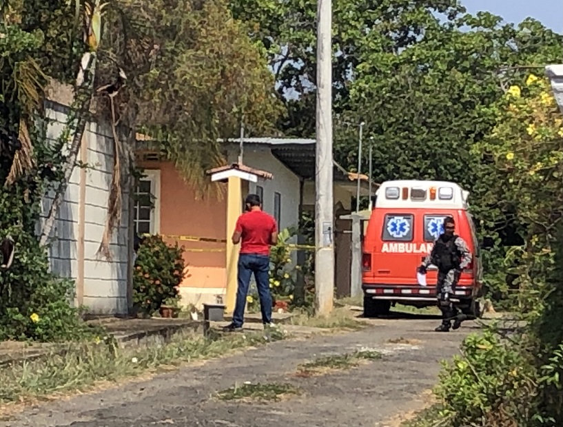  El hombre fue hallado tendido y con algunos golpes, principalmente en la cabeza. Foto: Thays Domínguez